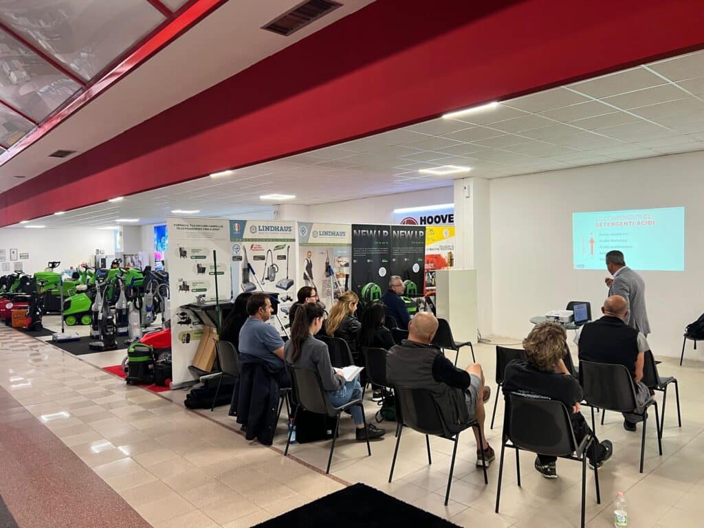 MAP & Kiter presentano un corso base dedicato al mondo delle pulizie professionali, pensato per chi vuole approfondire tecniche, prodotti e metodi efficaci. Posti limitati (massimo 30 partecipanti) e attestato finale per tutti. Iscrizione obbligatoria!