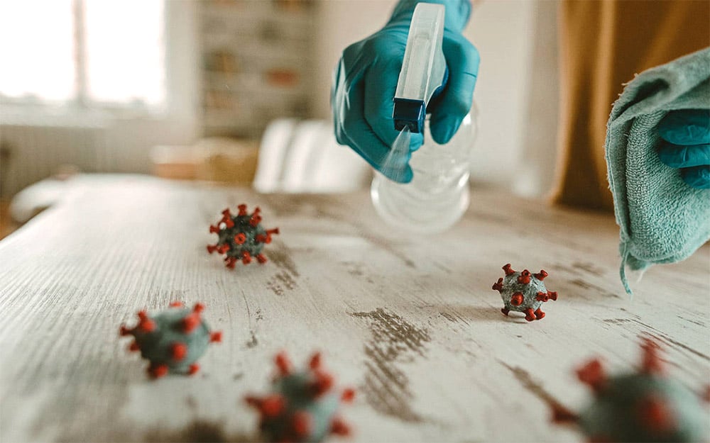 Scopri la differenza tra pulizia, disinfezione e sanificazione. Cosa impone la legge e quali prodotti servono davvero per essere in regola nel 2025.