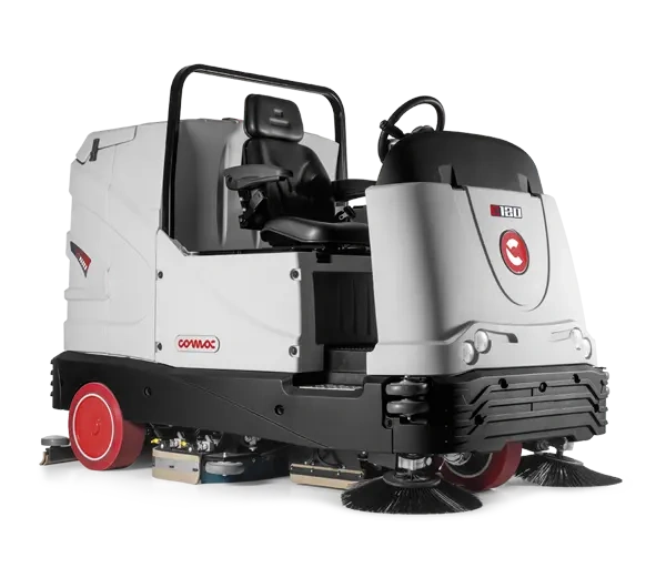 Comac C120 lavasciuga pavimenti uomo a bordo