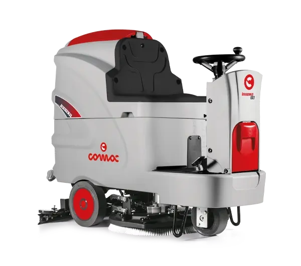 Comac Innova lavasciuga pavimenti uomo a bordo